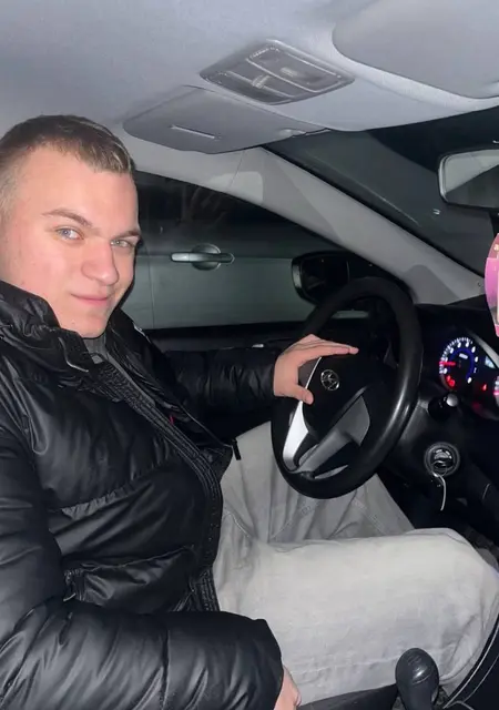 Я Максим, 25, из Полтавы, ищу знакомство для открытые отношения