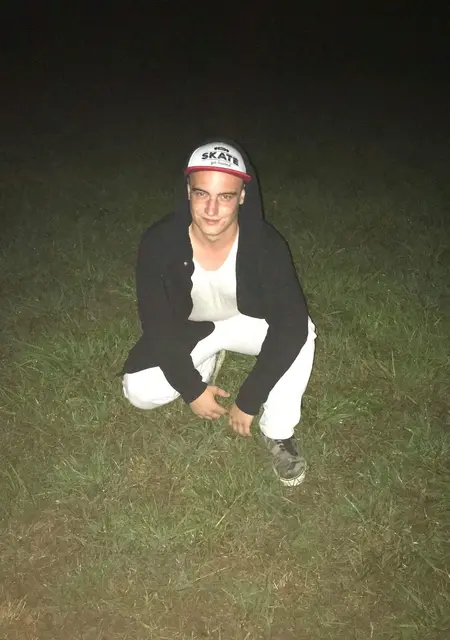 Dominik из Злин, мне 26, познакомлюсь для вирта