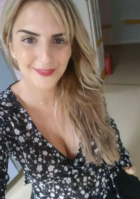 Я Nelly, 30, из Афин, ищу знакомство