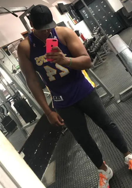 Я Edgar, 22, из Лимы, ищу знакомства на одну ночь