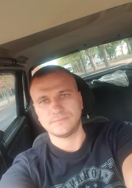 I'm Dima, 39, looking to meet for no strings attached in London