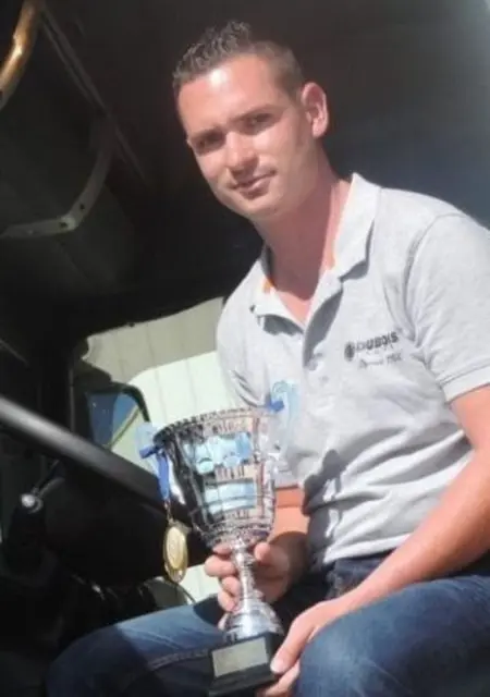 Lucas из Парижа, мне 24, познакомлюсь