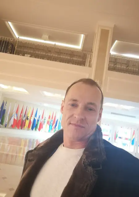 Я Артём, 45, из Антрацита, ищу знакомство для общения