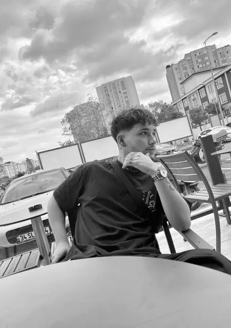 Berkay из Стамбула, мне 20, познакомлюсь без обязательств