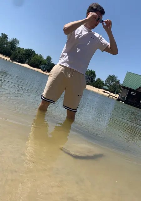 Артур из Луганска, мне 26, познакомлюсь на одну ночь