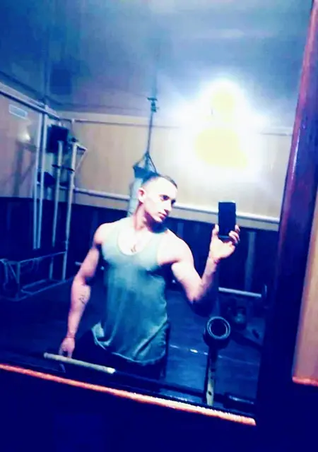 Я Александр, 32, из Черкасс, ищу знакомства на одну ночь