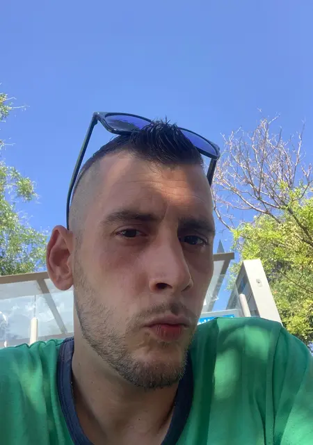 Я Jonatan, 32, знакомлюсь для приятного времяпровождения в Понферраде