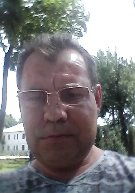 Oleg из Чернигова, мне 50, познакомлюсь для приятного времяпровождения