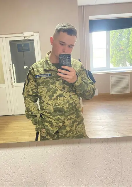 Я Виталя, 23 років, знайомлюсь для постійних стосунків у Черкасах