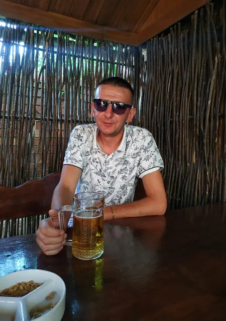 Денис з Мукачево, шукаю на сайті знайомства без зобов'язань