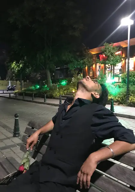 Я Poyraz, 24, из Стамбула, ищу знакомства без обязательств