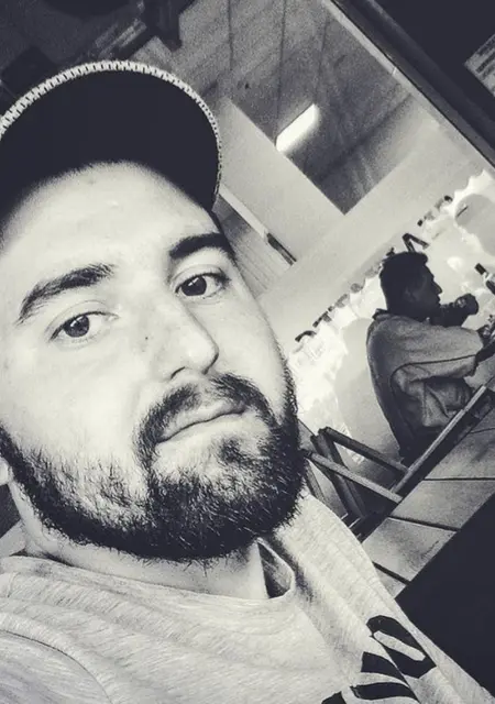 Roman из Ивано-Франковска, мне 27, познакомлюсь для приятного времяпровождения