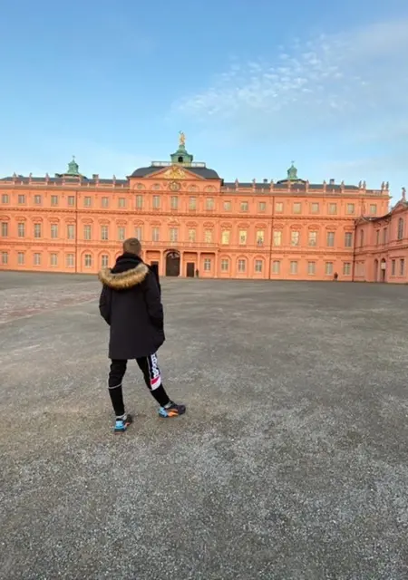 Я Алекс, 24 років з Кривого Рогу, шукаю знайомства без зобов'язань