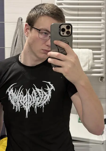 Я Bogdan, 19, знакомлюсь для дружбы в Зелёна-гуре