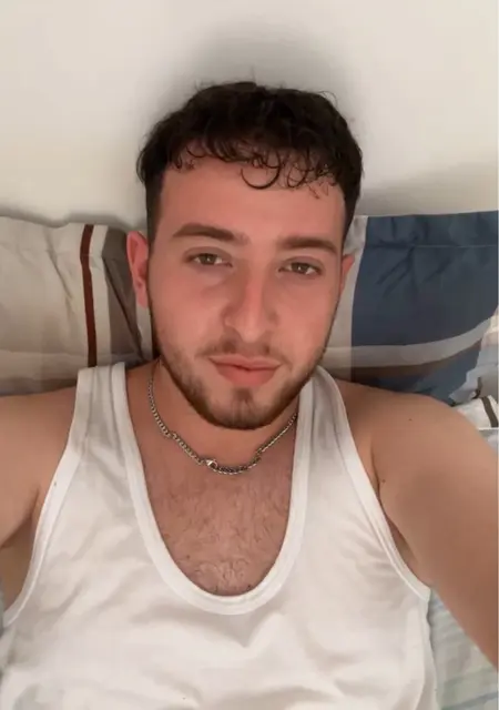 Drilon из Венеции, мне 24, познакомлюсь на одну ночь