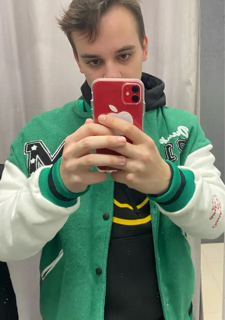 Я Дмитро, 21, из Львова, ищу знакомства на одну ночь