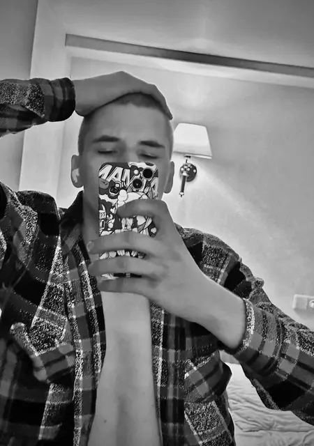 Я Владислав, 25, из Бобруйска, ищу знакомства на одну ночь