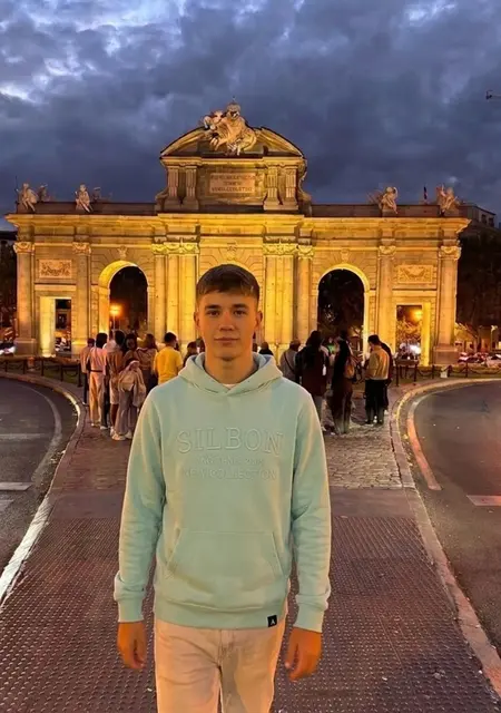 Pablo de Ferrol, busco en el sitio lío de una noche