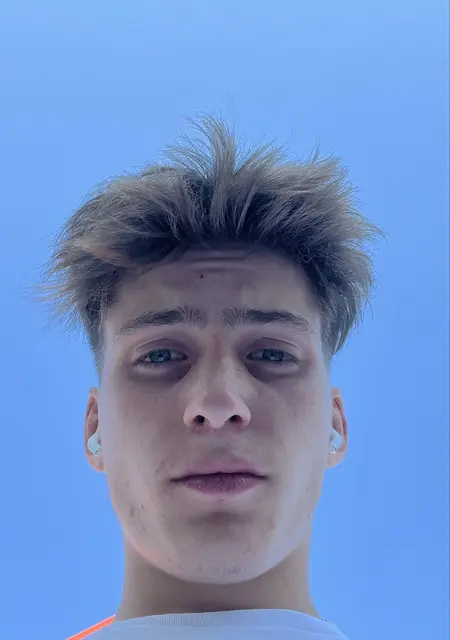 Я Кирилл, 22, из Парижа, ищу знакомства на одну ночь