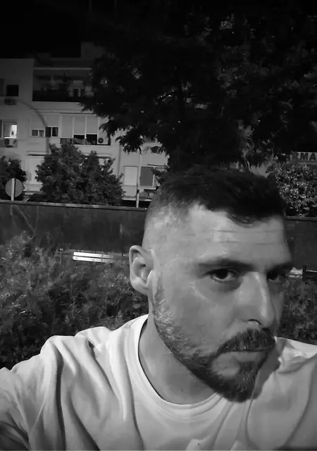 Я Yerai, 43, знакомлюсь для приятного времяпровождения в Севилье