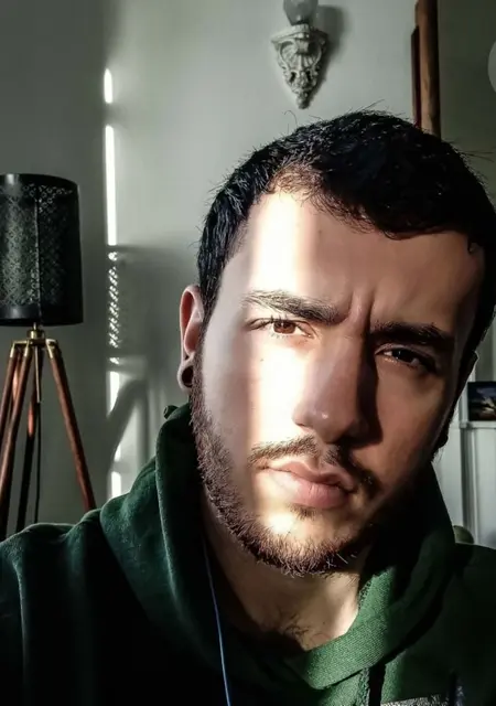 Hugo из Парижа, мне 21, познакомлюсь