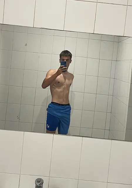 Я Андрій, 20 років, знайомлюсь на одну ніч у Болехів