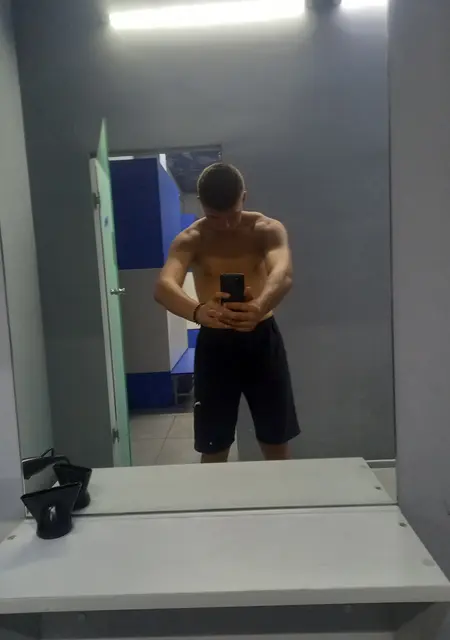 Денис з Одеси, мені 20 років, познайомлюсь на одну ніч