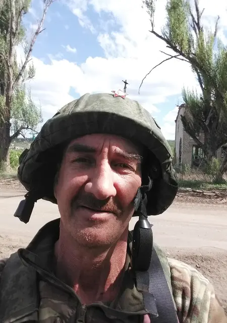 I'm Nik, 39 from London, seeking connections for one-night stand