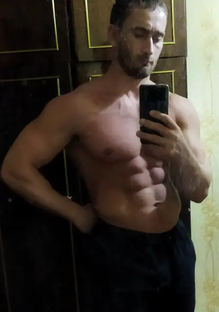 Я Виталя, 30, из Петропавловска, ищу знакомства без обязательств