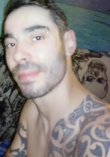 Soy Alex, 38 años de Madrid, busco conocer gente para relación abierta