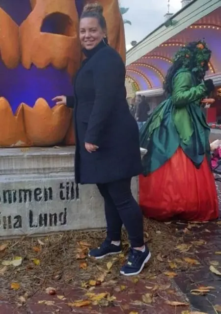 Tina из Стокгольма, мне 44, познакомлюсь