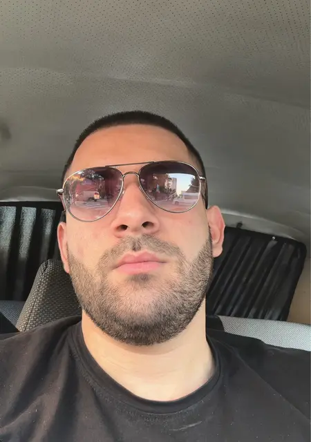 Руслан из Баку, мне 27, познакомлюсь для приятного времяпровождения