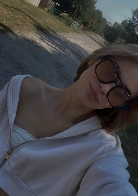 Кира из Житомира, мне 23, познакомлюсь на одну ночь