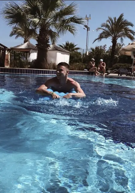 Антон из Харькова, мне 30, познакомлюсь для приятного времяпровождения