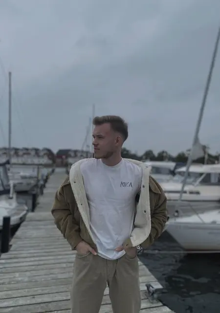 Vladislav из Билефельда, мне 20, познакомлюсь на одну ночь