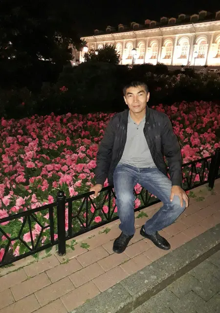 Асет из Астаны, мне 42, познакомлюсь на одну ночь