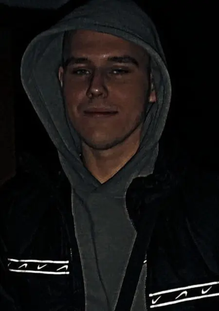 Я Krystian, 27, знакомлюсь без обязательств в Эммелорд