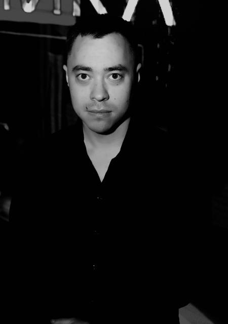 Виталий из Амстердама, ищу на сайте знакомства на одну ночь