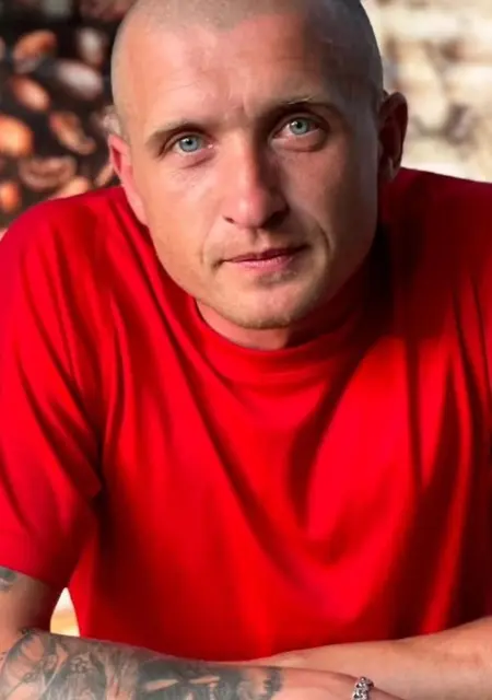 Діма з Черкас, мені 33 років, познайомлюсь без зобов'язань