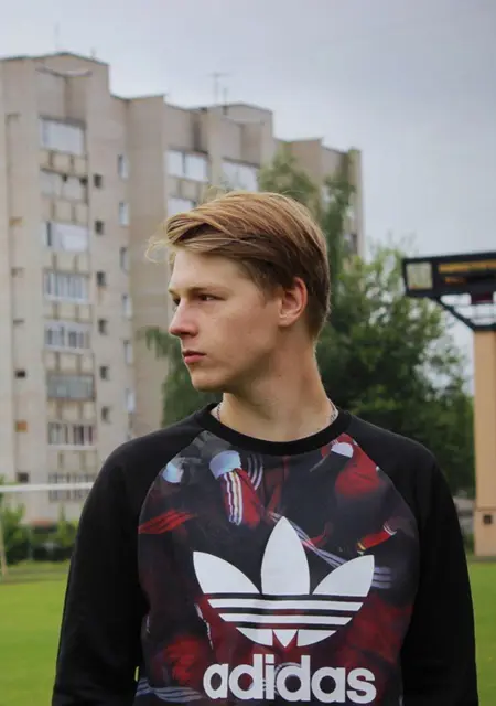 Я Max, 25, из Монтенегра, ищу знакомство для приятного времяпровождения