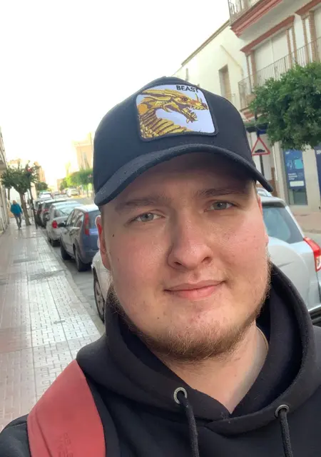 Я Дима, 23, из Чернигова, ищу знакомства без обязательств