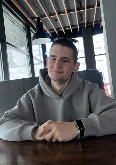 Ростислав из Черкасс, мне 22, познакомлюсь для вирта