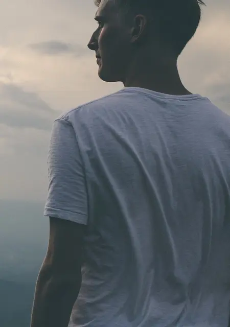 Я Артём, 24 років з Чернігова, шукаю знайомство для спілкування