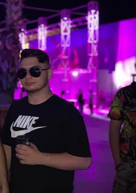 Denis из Плоешти, мне 21, познакомлюсь без обязательств