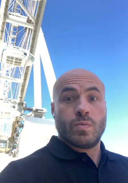 Витя из Дубая, мне 38, познакомлюсь для приятного времяпровождения