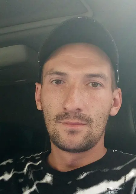 Я Влад, 31 років, знайомлюсь без зобов'язань у Макіївці