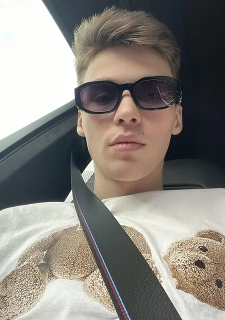 I'm Yury, 24, looking to meet for no strings attached in London