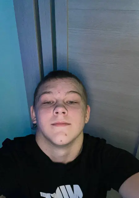 Я Денис, 19, знакомлюсь для постоянных отношений в Париже