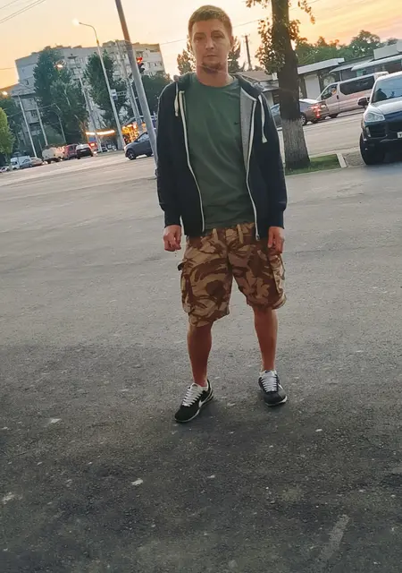 Я Богдан, 28 років з Новопскова, шукаю знайомства без зобов'язань