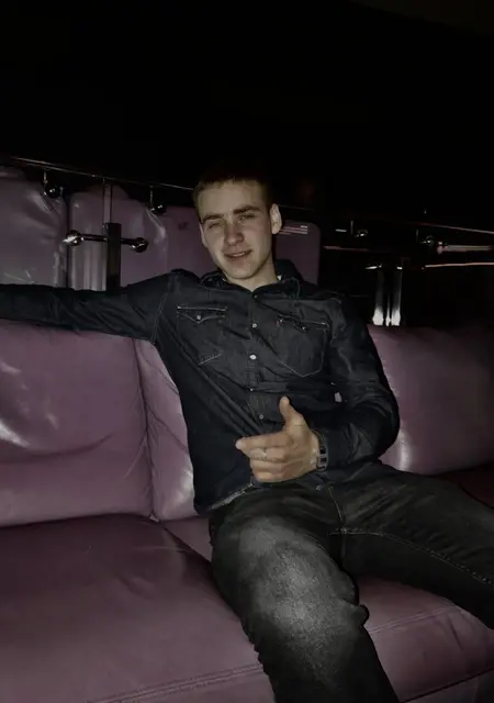 Я Янн, 23 років з Рівного, шукаю знайомства без зобов'язань